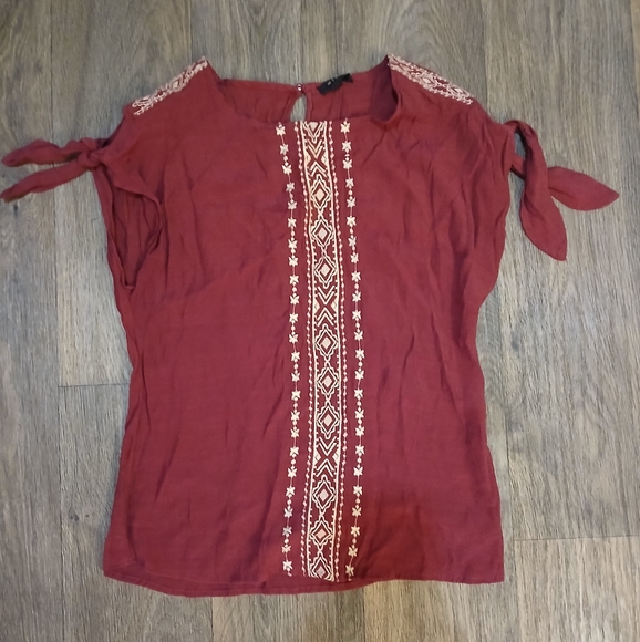 Mine Tied Short Sleeve Embroidered Peasant Top. - Picture 3 of 10